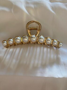 1-Oversized Gold Metal Hair Clips decorated with imitation Pearls